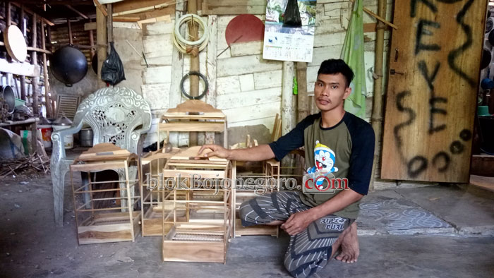 Perajin Sangkar Burung Sebulan Raup Omzet Jutaan
