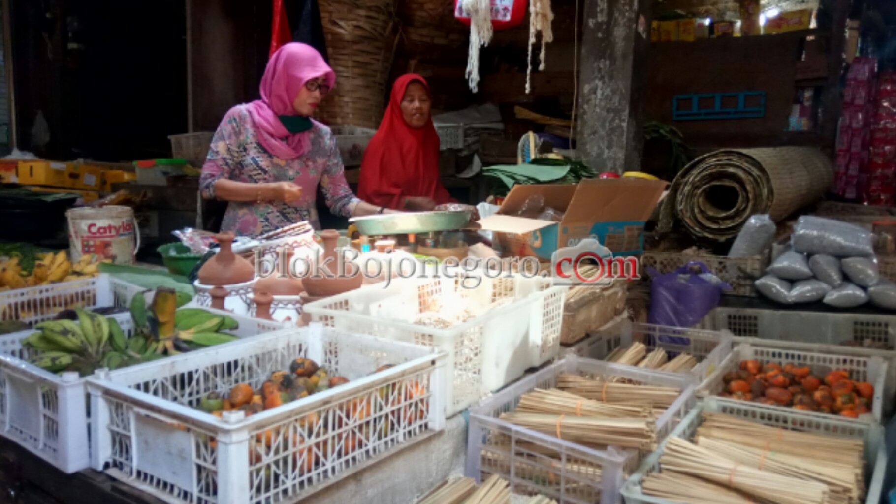 Tusuk Sate Masih Diminati Meski Jumlah Pembeli Menurun