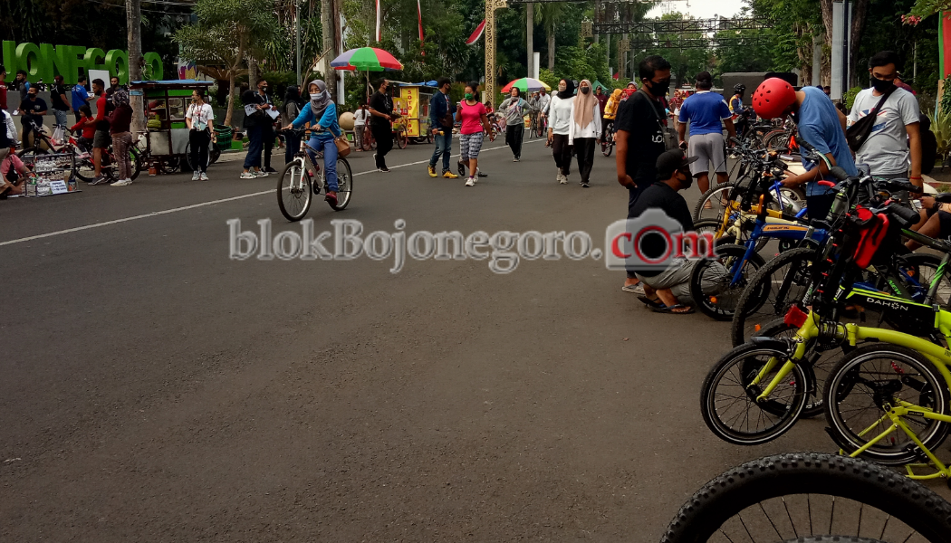 Nikmati CFD Lagi, Warga Antusias Olahraga di Alun-Alun
