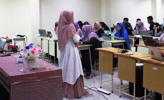 Tingkatkan Kemampuan Menulis, Dosen dan Mahasiswa IKIP Gelar Workshop