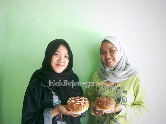 Digandrungi Masyarakat, Bread Korean Garlic Makin Laris di Bojonegoro