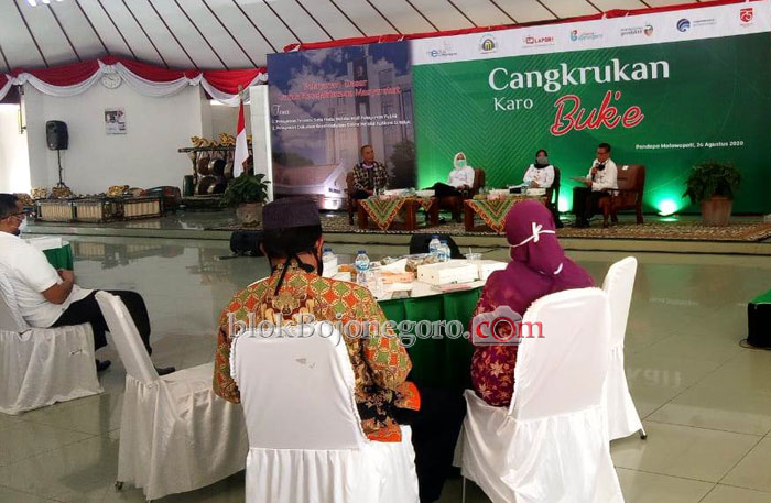Sampaikan Informasi Program Pemkab, Bupati Gelar Cangkrukan Karo Buk'e