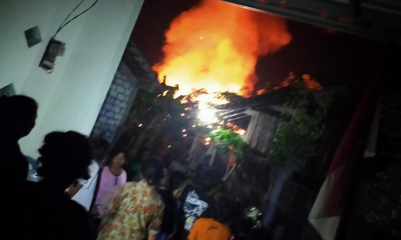 2 Rumah Terbakar, Kerugian Puluhan Juta