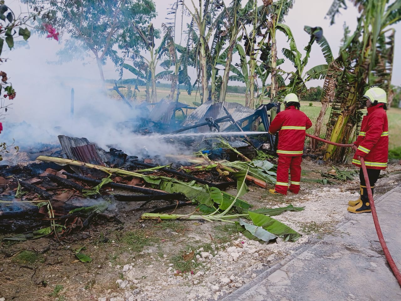 Rumah Penjual Nasi Pecel dan Petani di Balen Terbakar