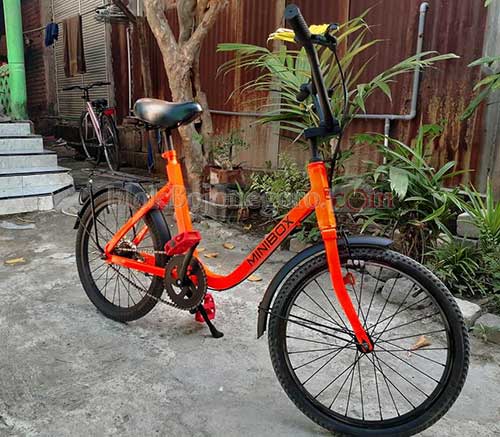 Unik, Pria ini Ciptakan Sepeda Kotak dari Besi Holo