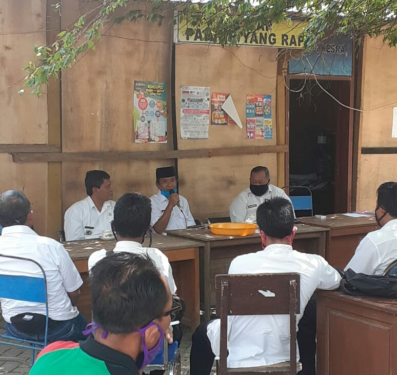 Cek Pelayanan, Wabup Berikan Pembinaan di Bawah Pohon Kersen
