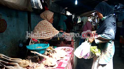 Harga Ayam Potong di Pasar Tradisional Bojonegoro Merangkak Naik