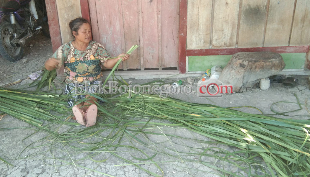 Mbah Bi, Perajin Tikar Pandan Tak Lekang oleh Zaman
