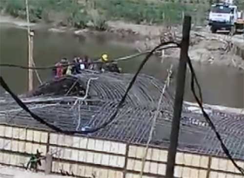 Besi Pilar Jembatan Luwihaji-Medalem Sempat Melengkung, Pekerjaan Kembali Dilakukan