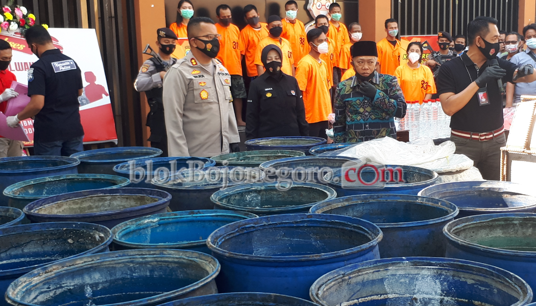 Jual COD, Penjual dan Produsen Arak di Baureno Diamankan Polisi
