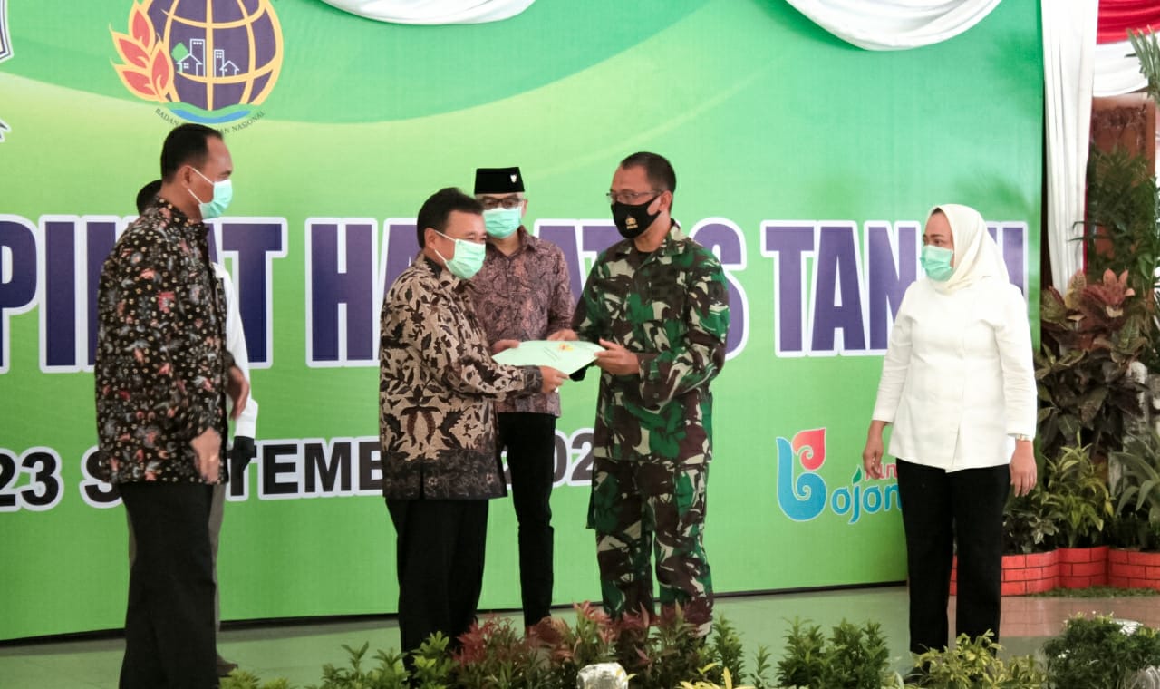 BPN Bojonegoro Serahkan Sertifikat Hak Atas Tanah Kodim