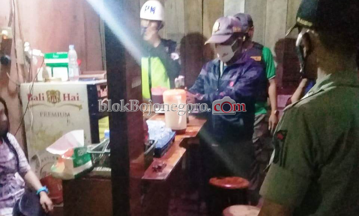 Belum Berizin dan Jual Miras, Dua Karaoke di Mojoranu Diamankan