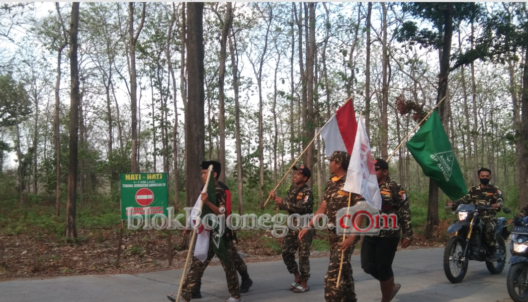Anggota Banser Sampang Jalan Kaki ke Pekalongan