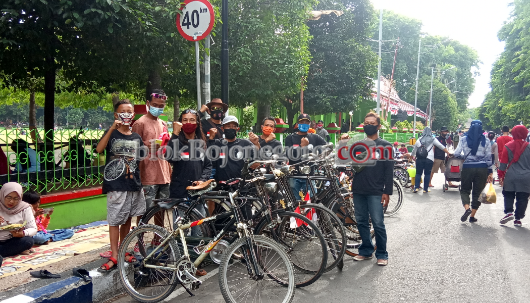 Gowes Bareng Komunitas Tetap Patuh Gunakan Masker