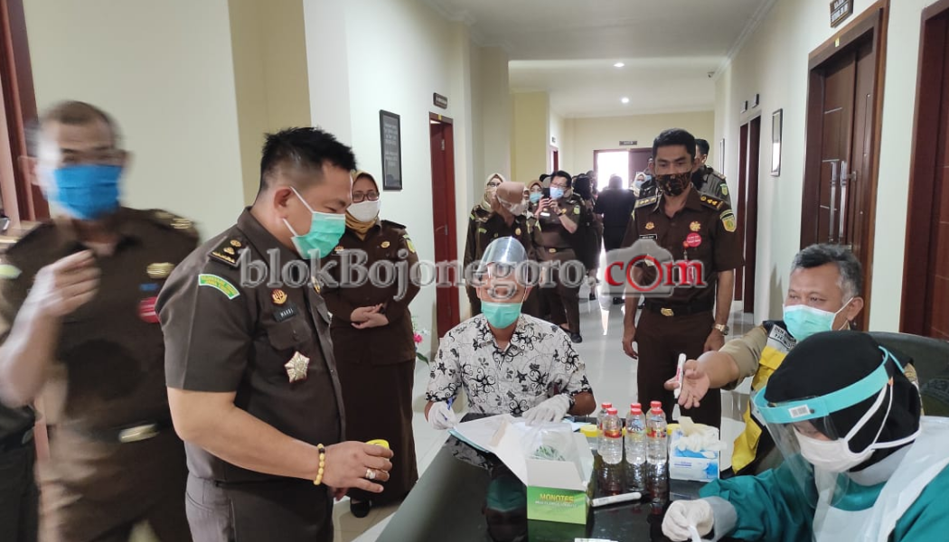 Jaga Jajarannya dari Narkoba, Kejari Adakan Tes Urine Dadakan