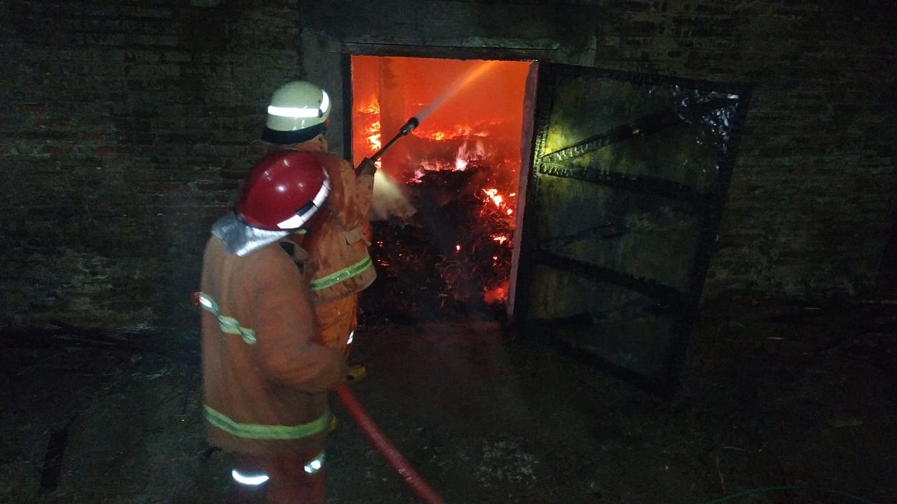 Gudang Oven Terbakar, Kerugian Capai Rp36 Juta