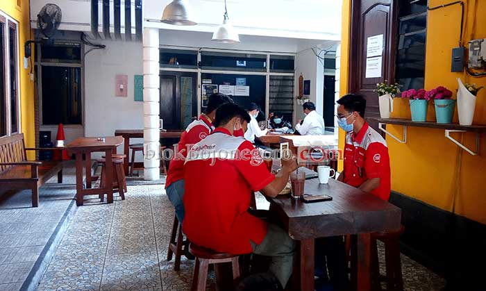 Begini Suasana Rumah Makan yang Terapkan Protokol Covid