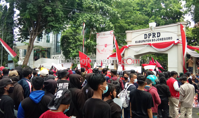 Ratusan Masyarakat Bojonegoro Tuntut Pencabutan RUU Cipta Kerja