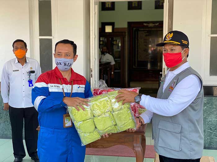 Bersama Walikota, Pertamina Bagikan Masker ke Masyarakat