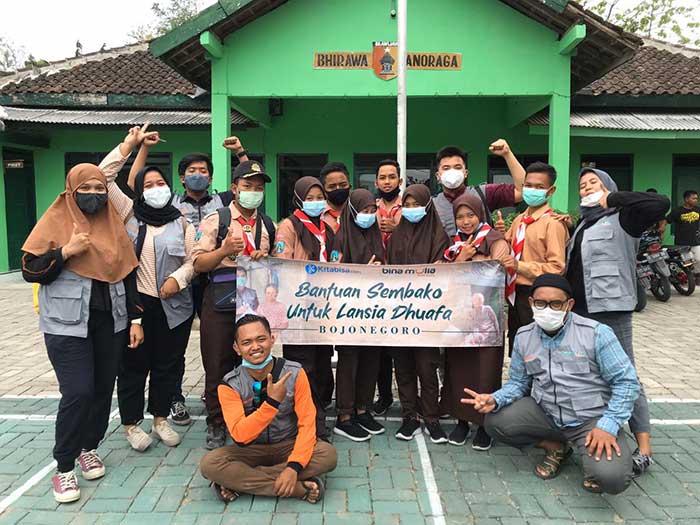 Bina Mulia Bagikan 600 Sembako ke Lansia dan Dhuafa di Bojonegoro