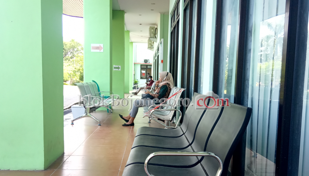 Pengunjung di Mall Pelayanan Publik Patuhi Protokol Covid