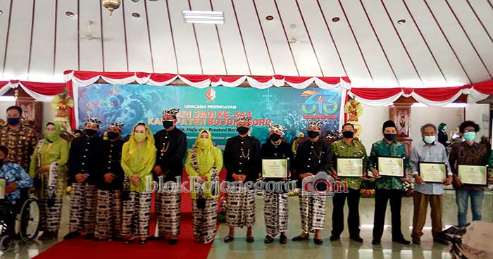 15 Orang Menerima Penghargaan dari Bupati Bojonegoro