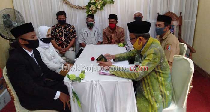 51 Pasang Pengantin di KUA Bojonegoro, Nikah Sesuai Prokes