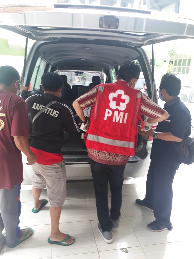 Mobil Ambulance PMI Bojonegoro Tanggap Bantu Jemput Warga Kedungadem Dari RSUD