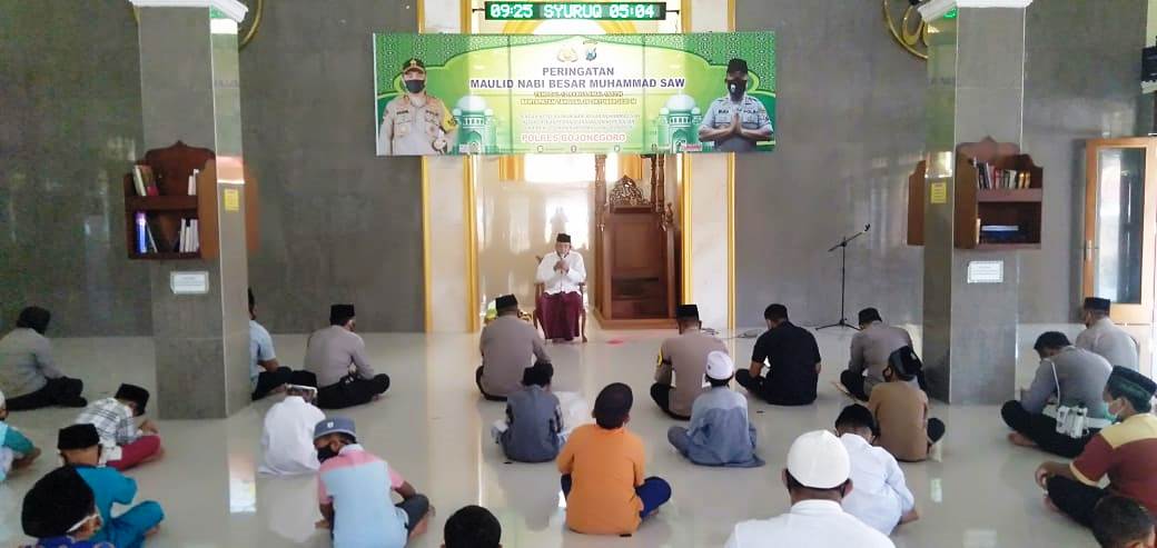 Patuhi Prokes, Polres Doa Bersana Anak Yatim