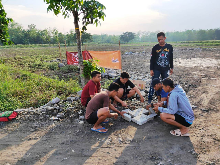 Kreatif, Donor saat Pandemi Anggota Komunitas di Lamongan Wajib Bawa Paving