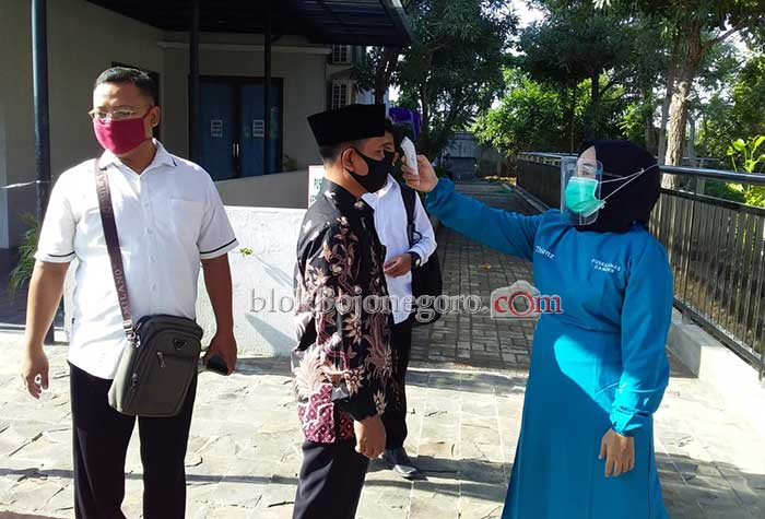 Pelantikan Perades di Dander, Terapkan Prokes Ketat