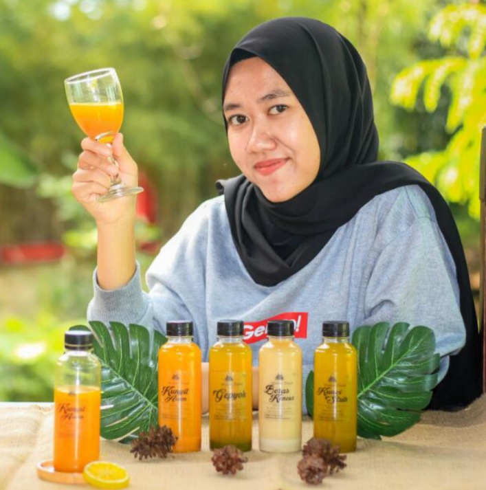 Saat Pandemi Penjual Minuman Herbal Di Dander Mampu Jual 50 Botol Perhari