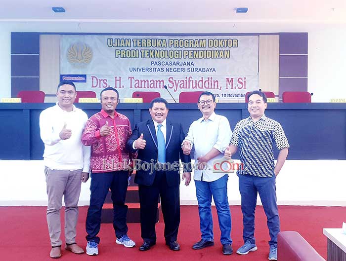 Sah...! Kiai Tamam Raih Doktor di UNESA