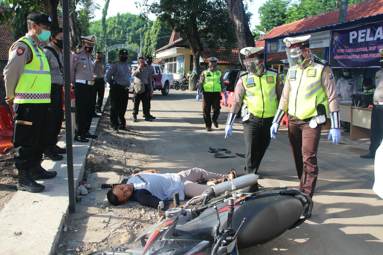 Satlantas Polres Bojonegoro Berlatih Penanganan Gawat Darurat