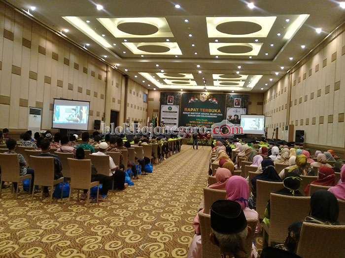 Dibagi Dua Sesi, IAI Sunan Giri Kukuhkan 277 Wisudawan