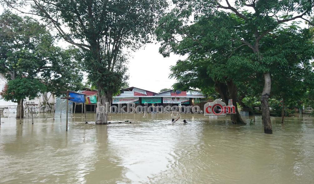Terendam Banjir, Aktivitas di Pasar Sroyo Lumpuh