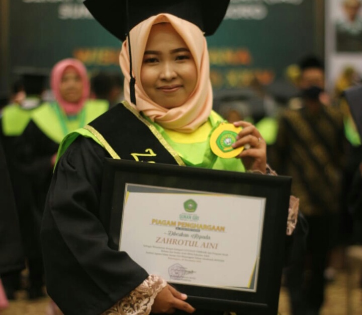 Zahrotul Aini Peraih IPK Tertinggi yang Hobi Main Game