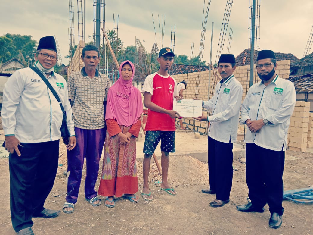 Peduli Musibah Kebakaran, LP Ma'arif NU Bojonegoro Salurkan Bantuan