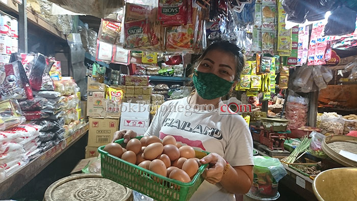 Menjelang Akhir Tahun, Harga Telur Ayam Mengalami Penurunan