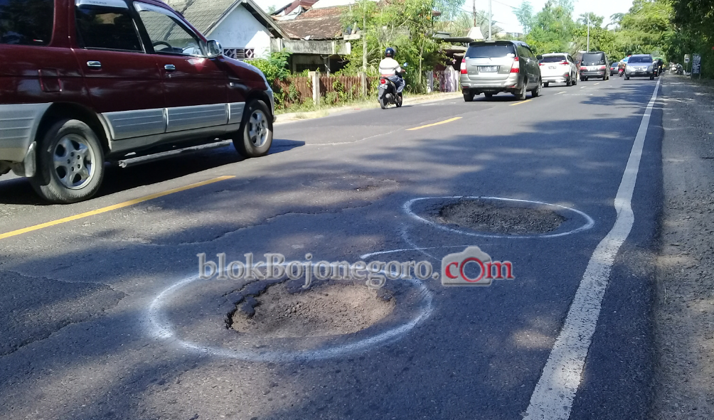 Membahayakan, Jalan Nasional Bojonegoro - Surabaya Banyak yang Berlubang
