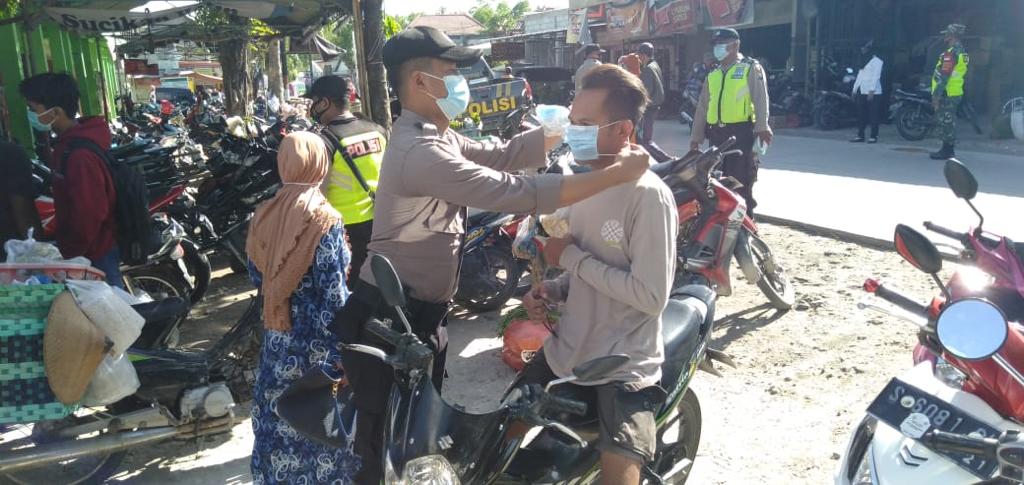 Orang Rapid Test Di Pasar Kepohbaru Reaktif