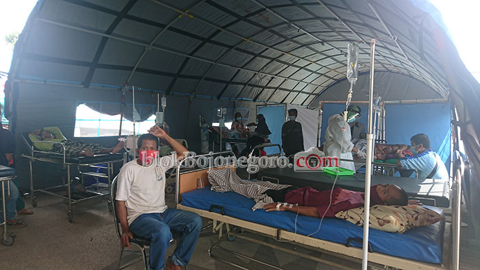 Rumah Sakit Aisyiyah Mendirikan Tenda di Depan Ruang IGD