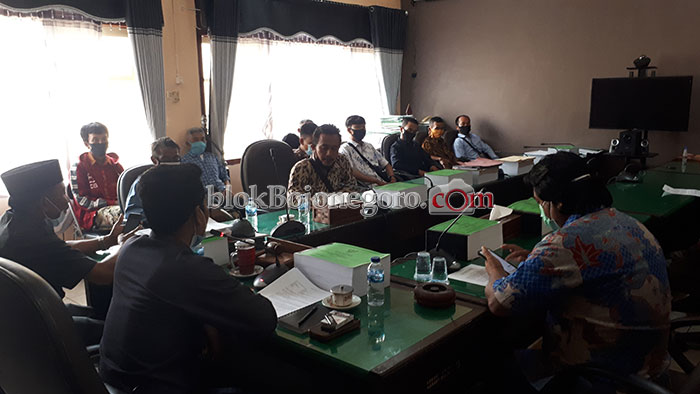 Diduga Cemari Lingkungan, Warga Kaliombo Mengadu ke DPRD