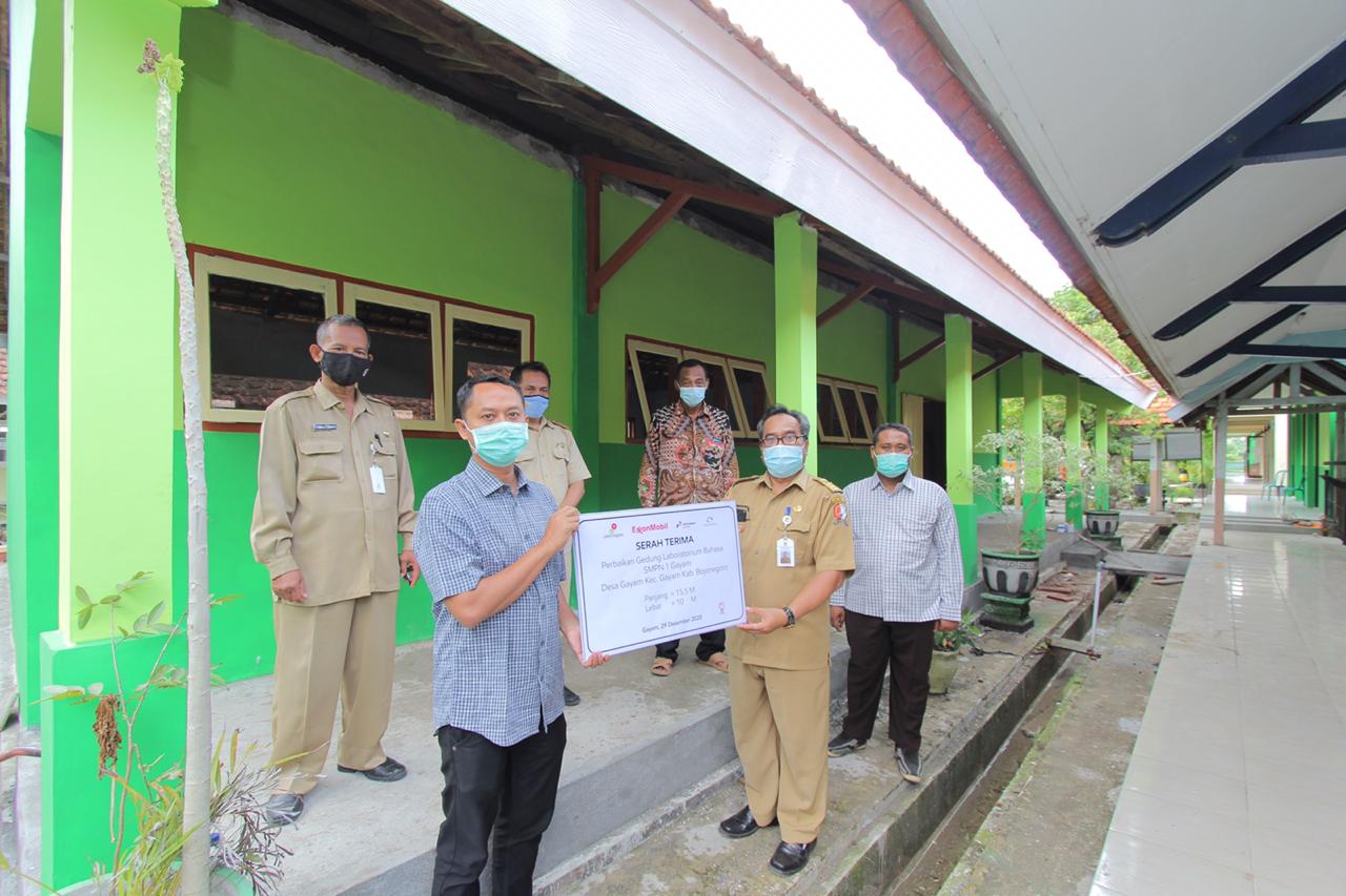 EMCL Serah Terimakan Laboratorium Bahasa SMP Negeri 1 Gayam