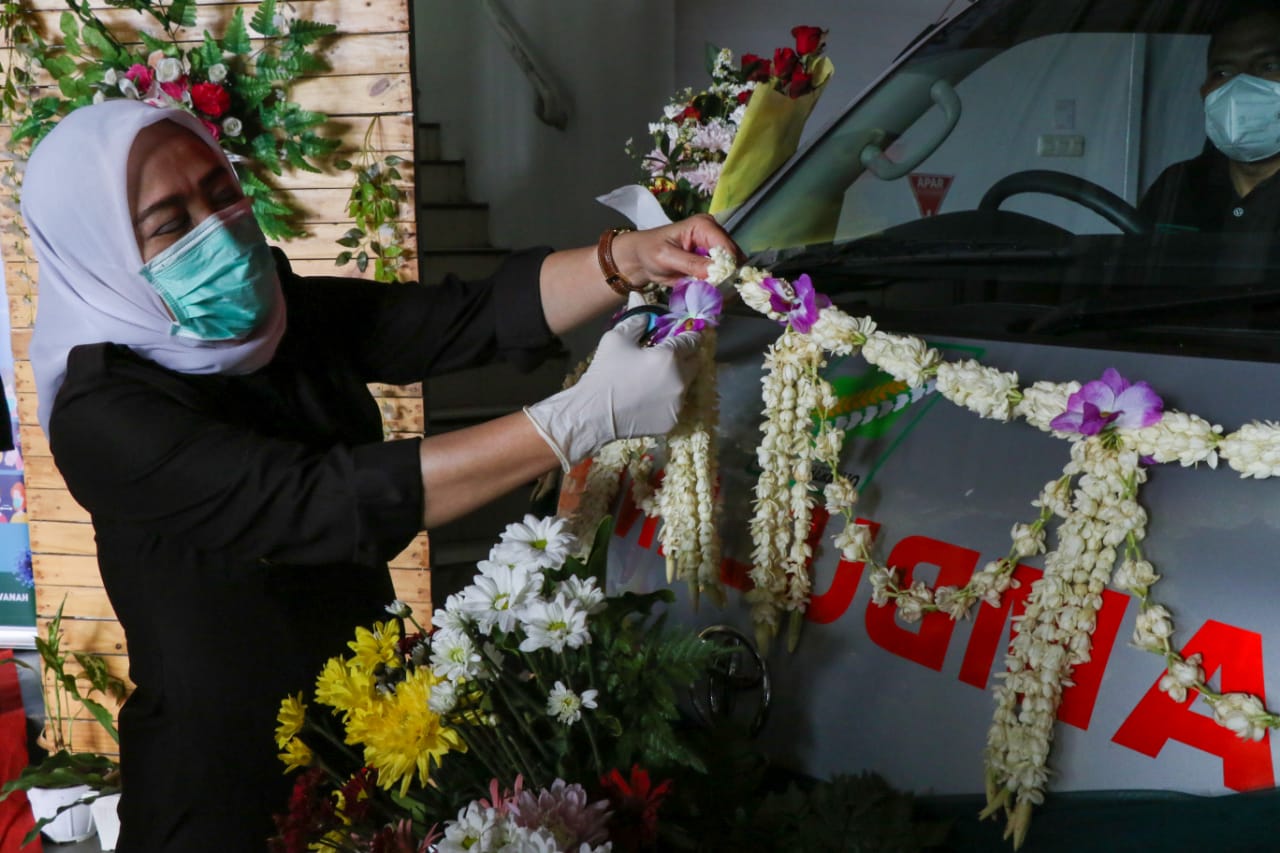 Bupati Anna Resmikan Mobil Ambulance RSUD Sumberrejo