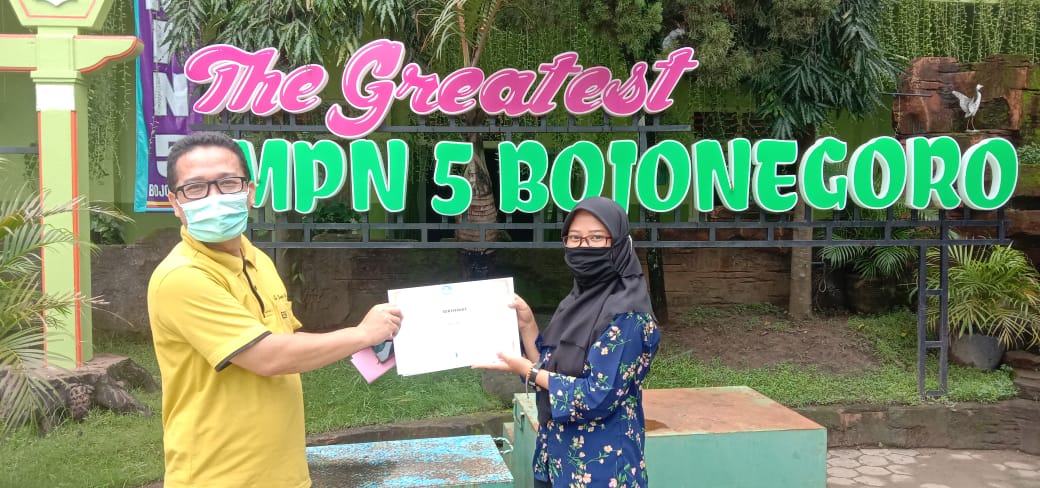 Siswa SMPN 5 Bojonegoro Raih Juara 2 Geguritan Tingkat Provinsi