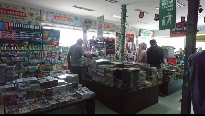 Selama Pandemi, Laju Penjualan Toko Buku Ini Tetap Stabil