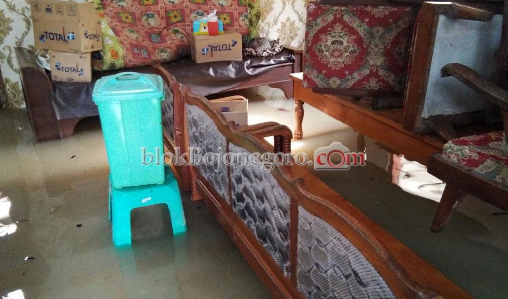 Intensitas Hujan Tinggi, Banjir Genangi Rumah Warga