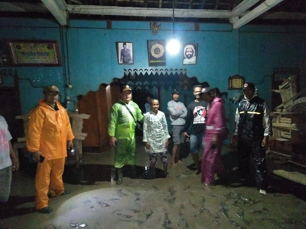 Dampak Banjir Bandang Sekar, Rumah Roboh Hingga Ternak Hanyut