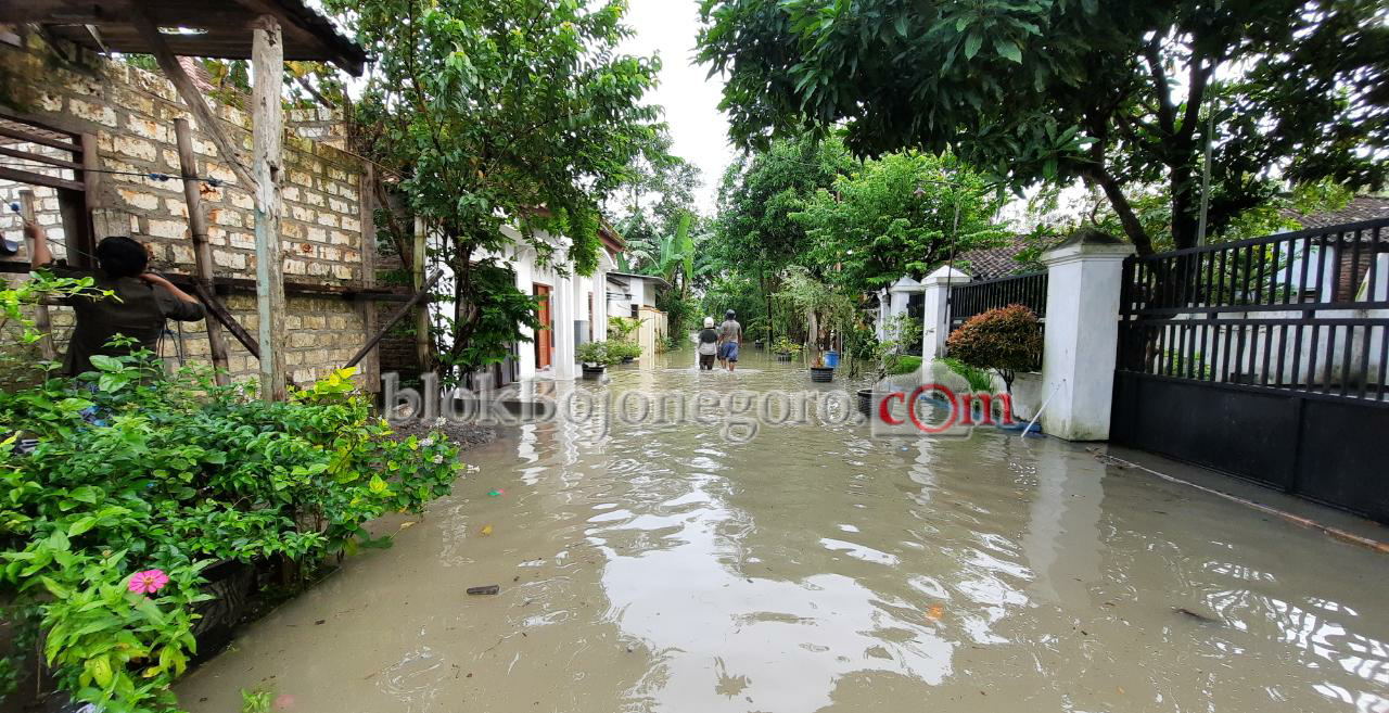 Mulai Dini Hari, Desa Wedi dan Kalianyar Banjir